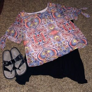 NWOT, B-Design Blouson Style Top